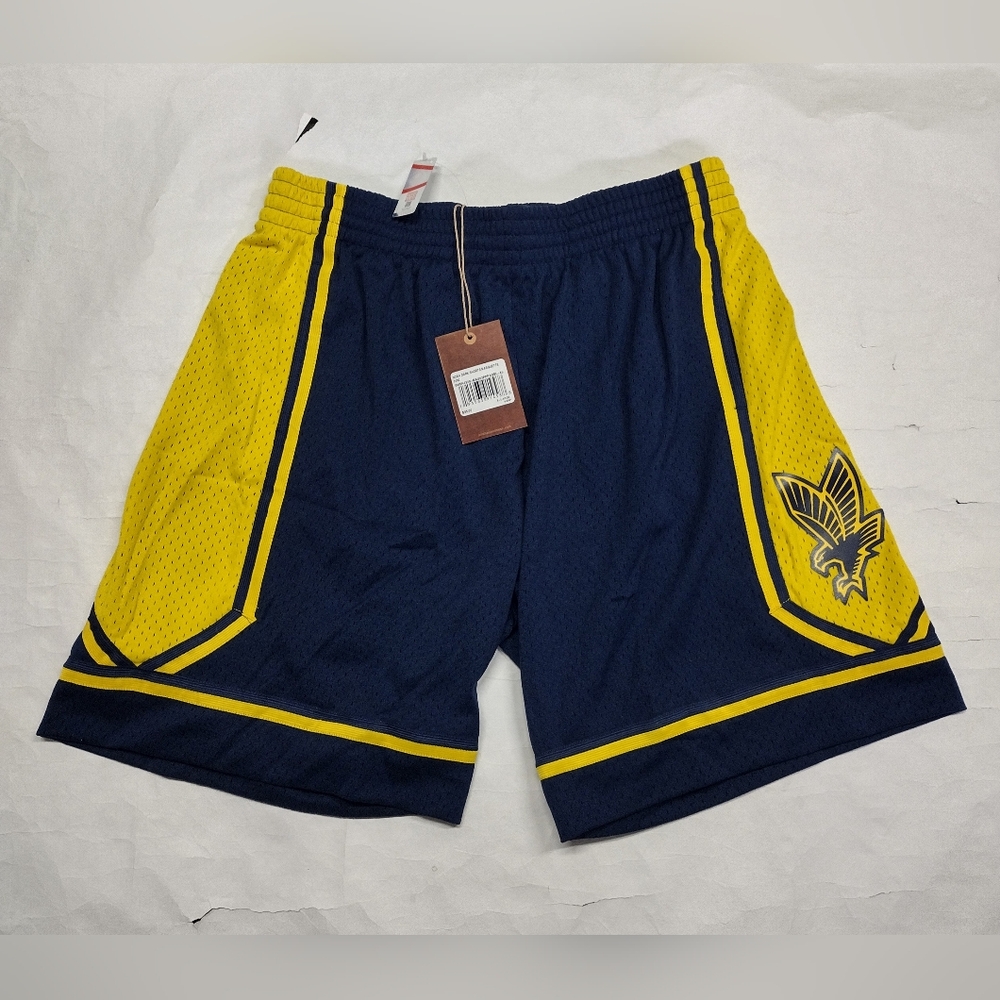 Men’s Mitchell & Ness NCAA Swingman Shorts ‘02 Marquette University XL NWT 🔥